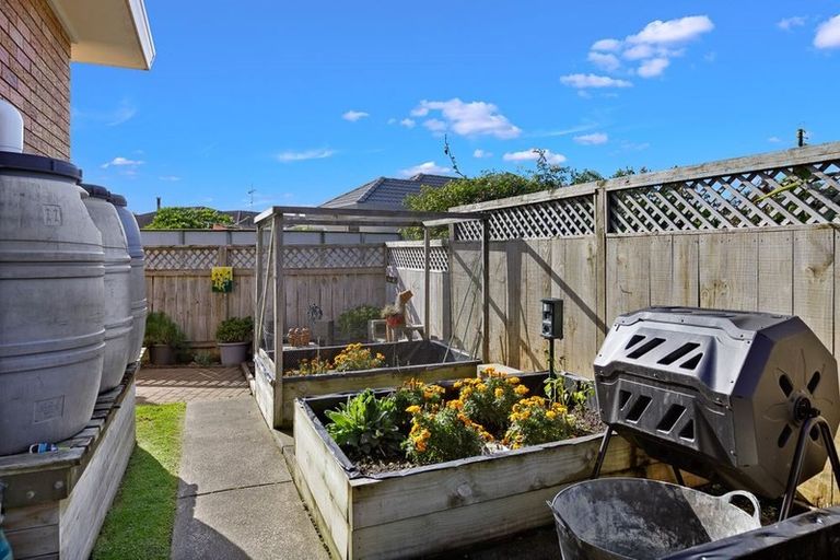 Photo of property in 51 Lakeside Drive, Orewa, 0931