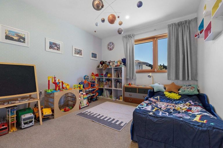 Photo of property in 42 Tui Drive, Mount Creighton, Queenstown, 9371