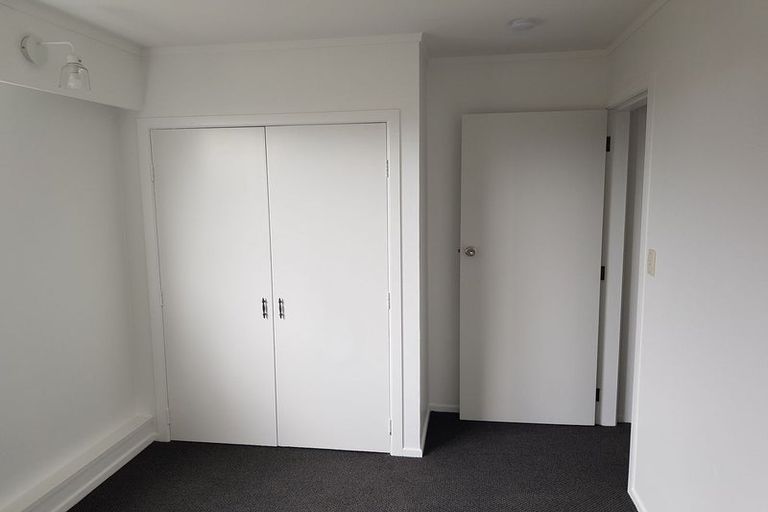 Photo of property in 28-28b Jane Grove, Paparangi, Wellington, 6037