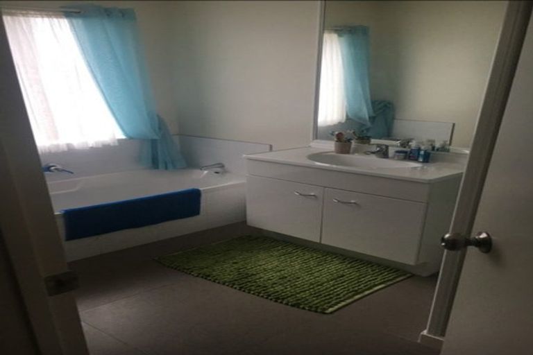 Photo of property in 3/14b Moffat Road, Red Beach, 0932