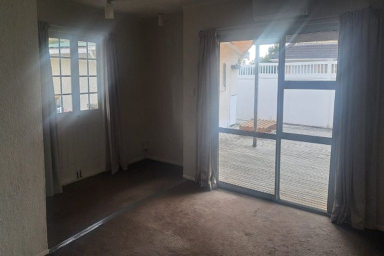 Photo of property in 5 Denver Avenue, Sunnyvale, Auckland, 0612