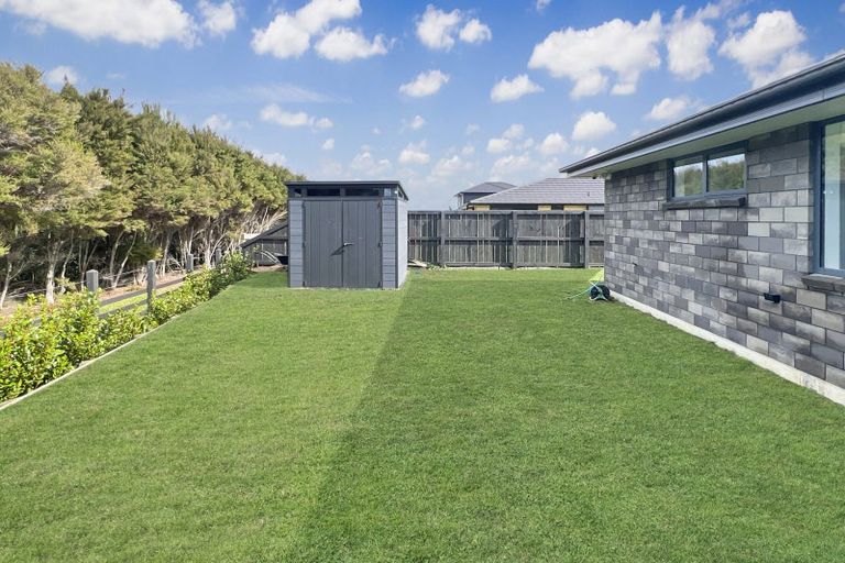 Photo of property in 3 Omahuru Road, Glenbrook, 2681