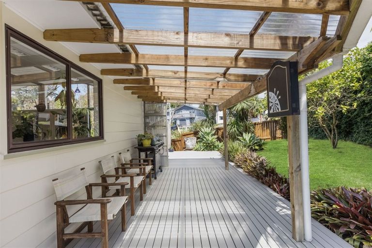 Photo of property in 64 Tamahere Drive, Glenfield, Auckland, 0629