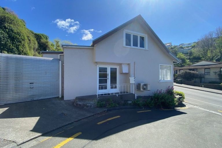 Photo of property in 28 Shakespeare Road, Bluff Hill, Napier, 4110