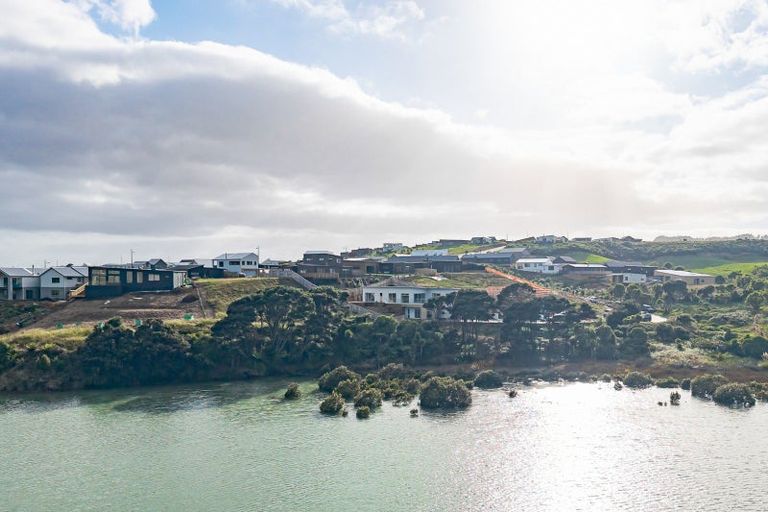 Photo of property in 98 Omahina Street, Raglan, 3225
