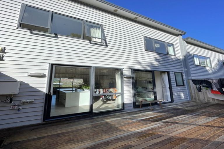 Photo of property in 2/4 Mcquoid Place, Glenfield, Auckland, 0629