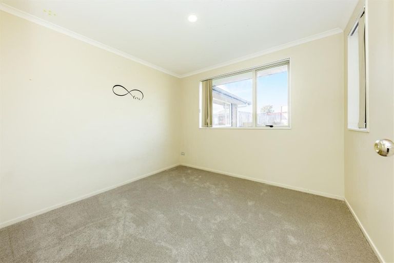 Photo of property in 23 Masters Place, Favona, Auckland, 2024