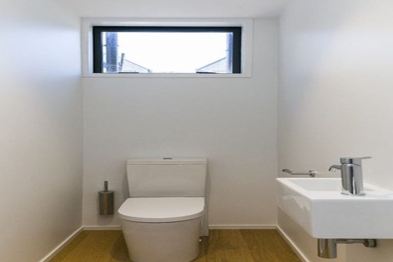 Photo of property in 75 Melbourne Road, Island Bay, Wellington, 6023