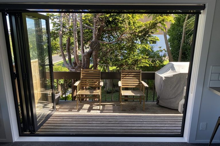 Photo of property in 2/10 Coroglen Avenue, Birkenhead, Auckland, 0626