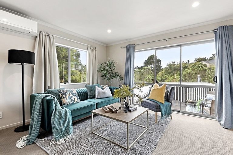 Photo of property in 47b Lyndfield Lane, Newlands, Wellington, 6037