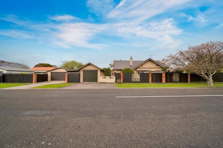 Photo of property in 70 Collins Street, Hawera, 4610