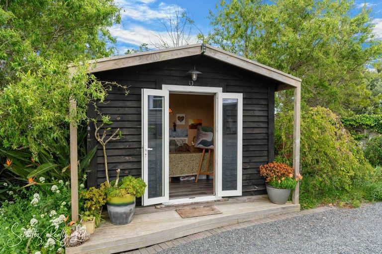 Photo of property in 17 Oparakau Road, Matakohe, 0594