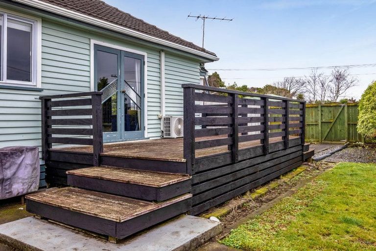 Photo of property in 1 Malone Place, Hawera, 4610