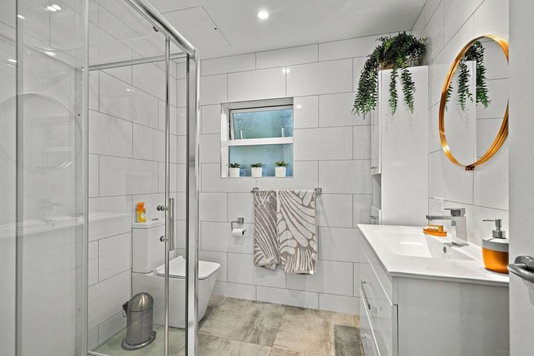 Photo of property in 23 Helleur Road, Massey, Auckland, 0614