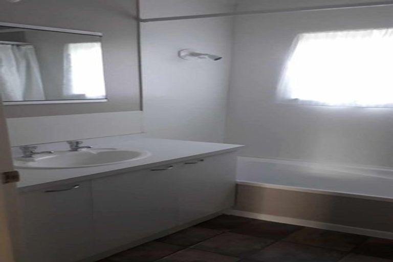 Photo of property in 1f2 Glenbrook Grove, Naenae, Lower Hutt, 5011