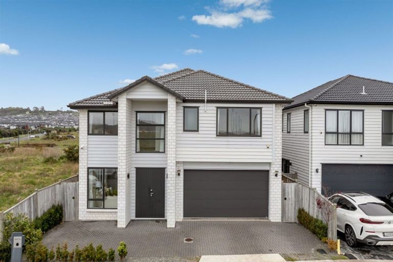Photo of property in 27 Hakinakina Drive, Flat Bush, Auckland, 2019