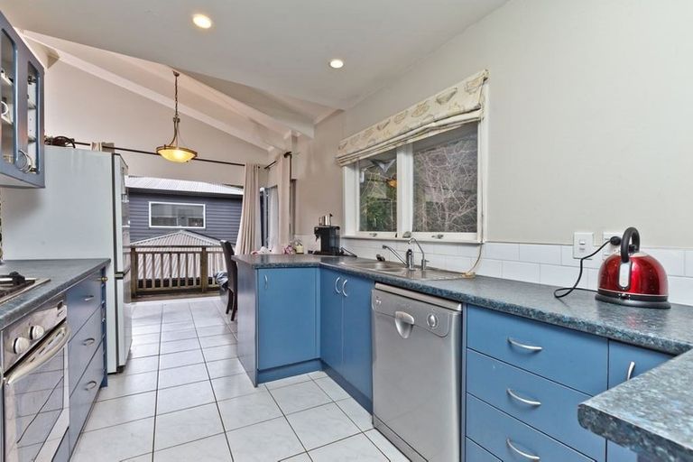 Photo of property in 74 Eskdale Road, Birkdale, Auckland, 0626