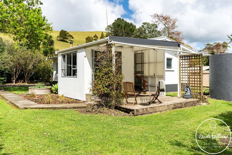 Photo of property in 9 Regent Street, Whakapirau, Maungaturoto, 0583