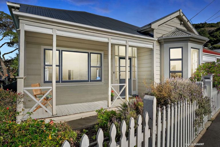 Photo of property in 17 Medway Street, Island Bay, Wellington, 6023