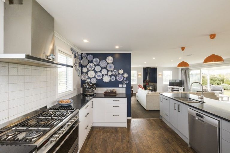 Photo of property in 25 Hartwell Drive, Kelvin Grove, Palmerston North, 4470