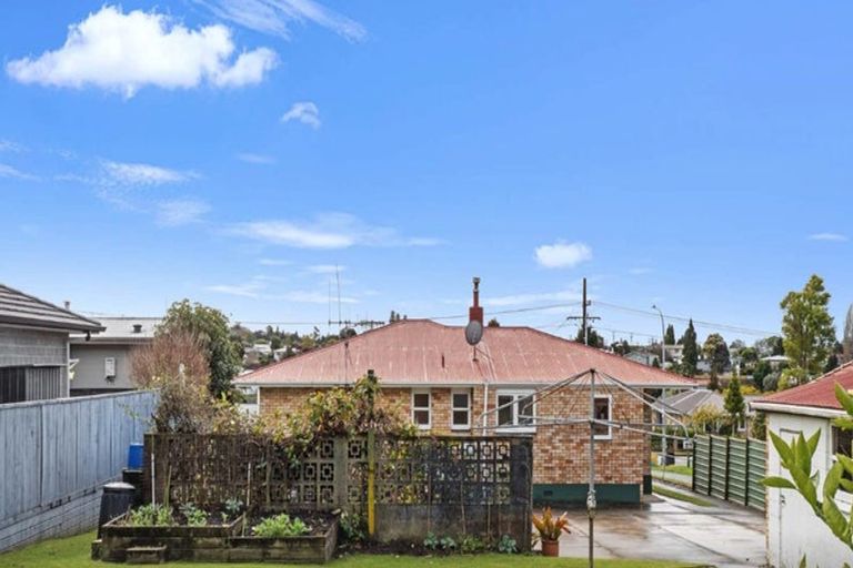 Photo of property in 80 Sutherland Road, Brookfield, Tauranga, 3110