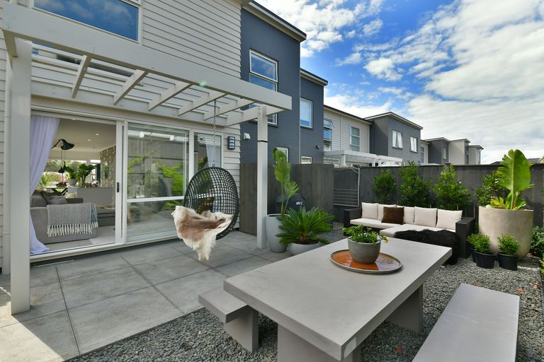 Photo of property in 2 Couldrey Crescent, Red Beach, 0932