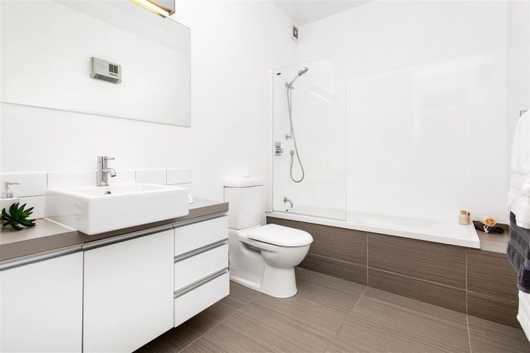 Photo of property in 30 Saddleback Grove, Karori, Wellington, 6012