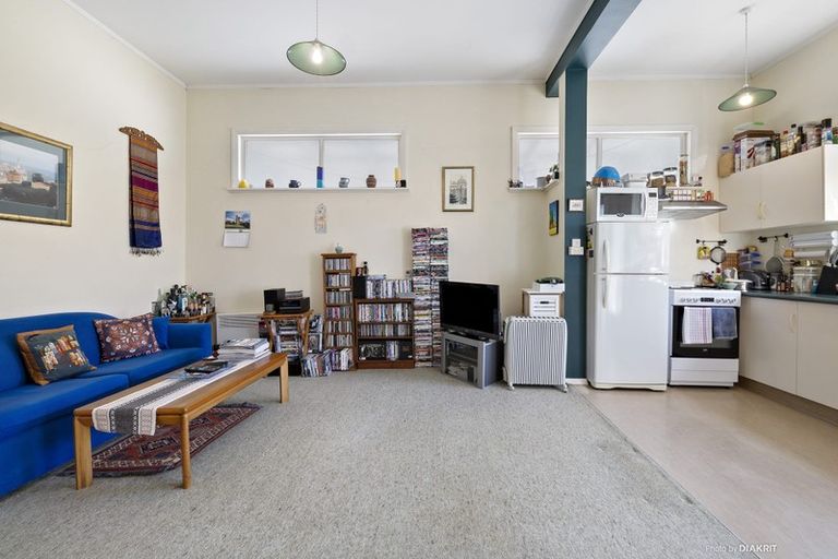 Photo of property in 213 The Parade, Island Bay, Wellington, 6023