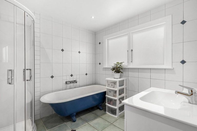 Photo of property in 36 Sutherland Crescent, Melrose, Wellington, 6023