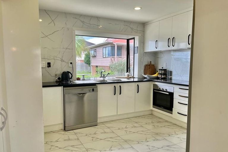 Photo of property in 1 Christina Avenue, Te Atatu South, Auckland, 0602