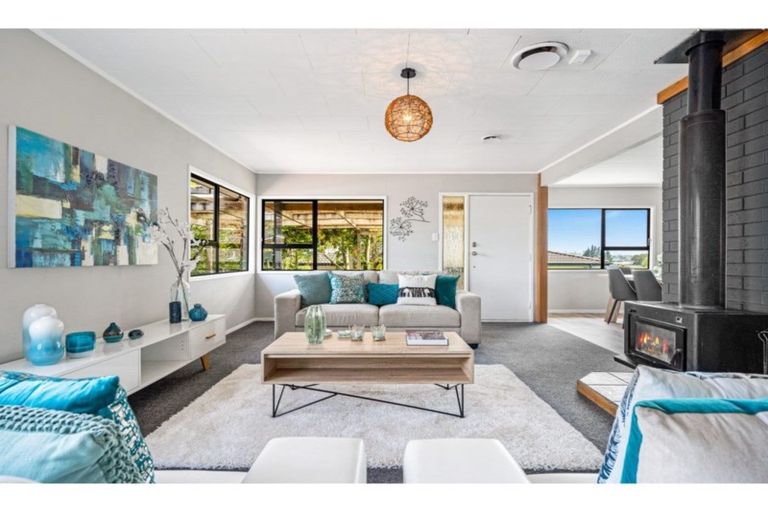 Photo of property in 12 Landsdale Place, Massey, Auckland, 0614