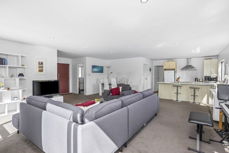 Photo of property in 56a Tamahere Drive, Glenfield, Auckland, 0629