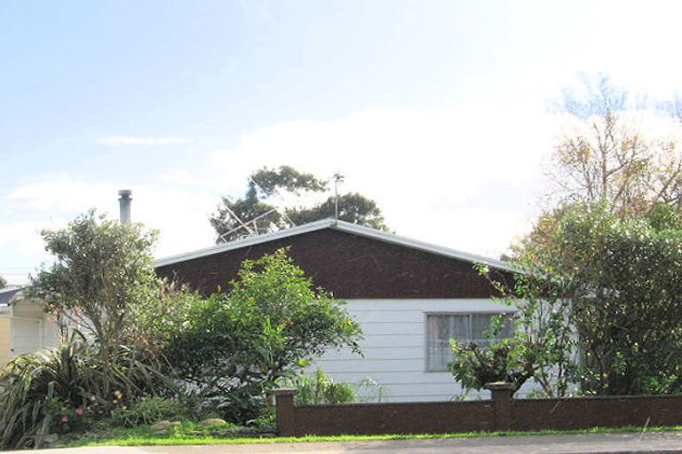 Photo of property in 2/100 Main Road, Waikanae, 5036