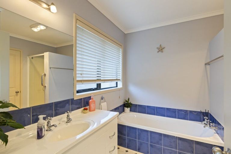 Photo of property in 6 Royal Heights, Glen Avon, New Plymouth, 4312