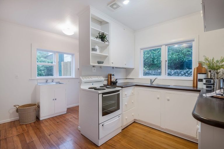 Photo of property in 119 Ruskin Road, Newlands, Wellington, 6037