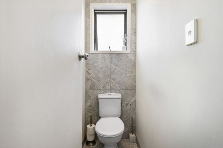 Photo of property in 1/20 Coroglen Avenue, Birkenhead, Auckland, 0626