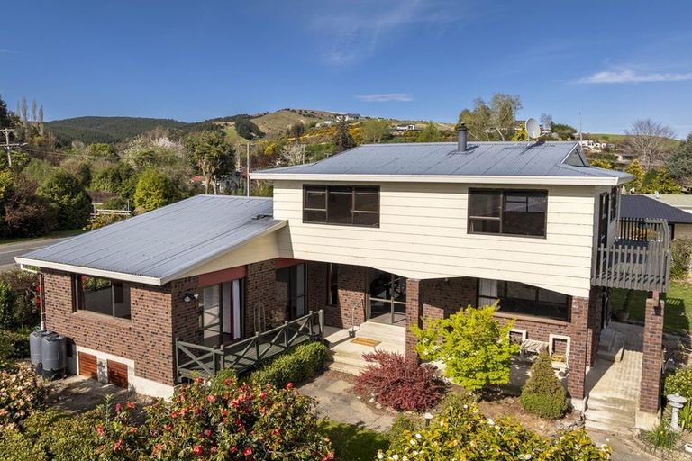 Photo of property in 11 Greenhithe Street, Waihola, Milton, 9073