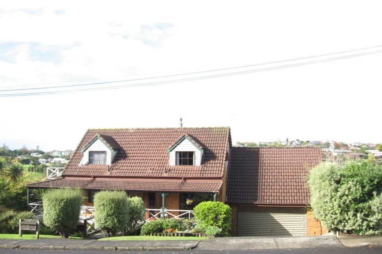 Photo of property in 28a Colmar Road, Mellons Bay, Auckland, 2014