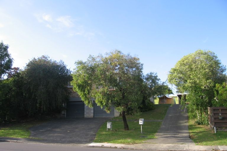 Photo of property in 2/104 Hillside Road, Glenfield, Auckland, 0627