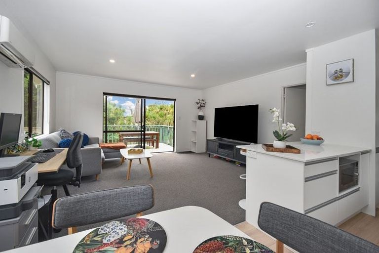Photo of property in 2/18 Evans Road, Glen Eden, Auckland, 0602