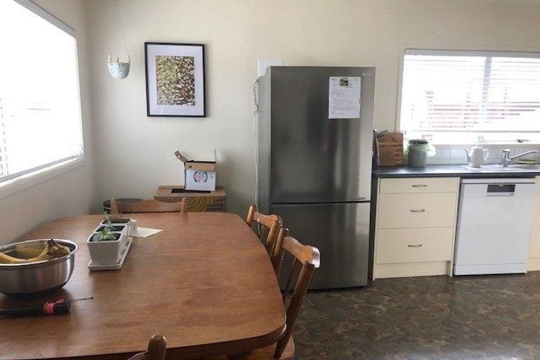 Photo of property in 94 Moire Road, Massey, Auckland, 0614