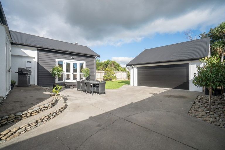 Photo of property in 12 Phoenix Avenue, Hokowhitu, Palmerston North, 4410