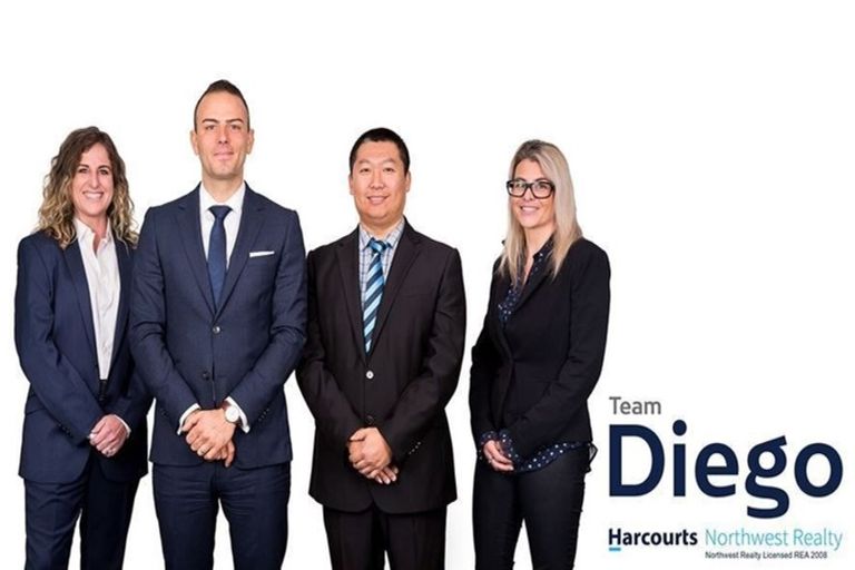 Photo of property in 25 Crompton Road, Massey, Auckland, 0614