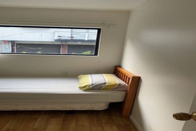 Photo of property in 211 Chelsea View Drive, Chatswood, Auckland, 0626