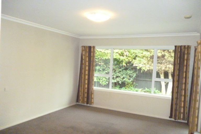 Photo of property in 17 Brookby Crescent, Avonhead, Christchurch, 8042