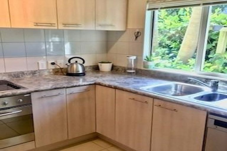 Photo of property in 4a/3 Corrella Road, Belmont, Auckland, 0622