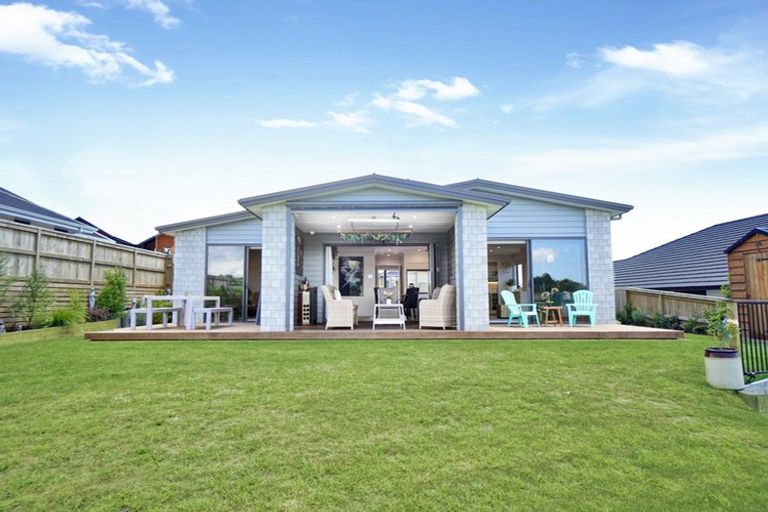 Photo of property in 8 Kiritiana Close, Pyes Pa, Tauranga, 3112