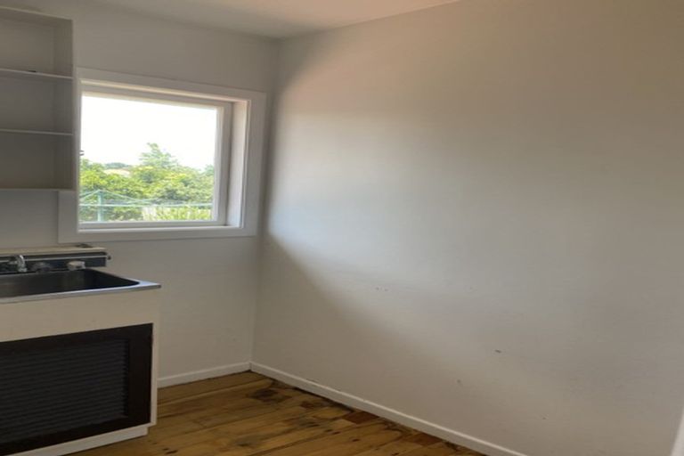 Photo of property in 95 Kervil Avenue, Te Atatu Peninsula, Auckland, 0610