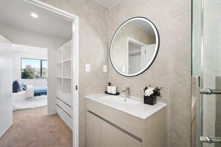 Photo of property in 144a Oaktree Avenue, Browns Bay, Auckland, 0630