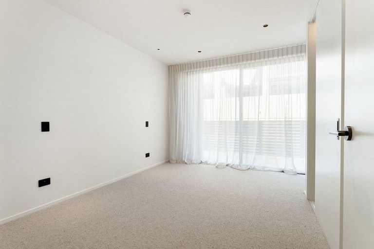 Photo of property in 30b Pitau Road, Mount Maunganui, 3116